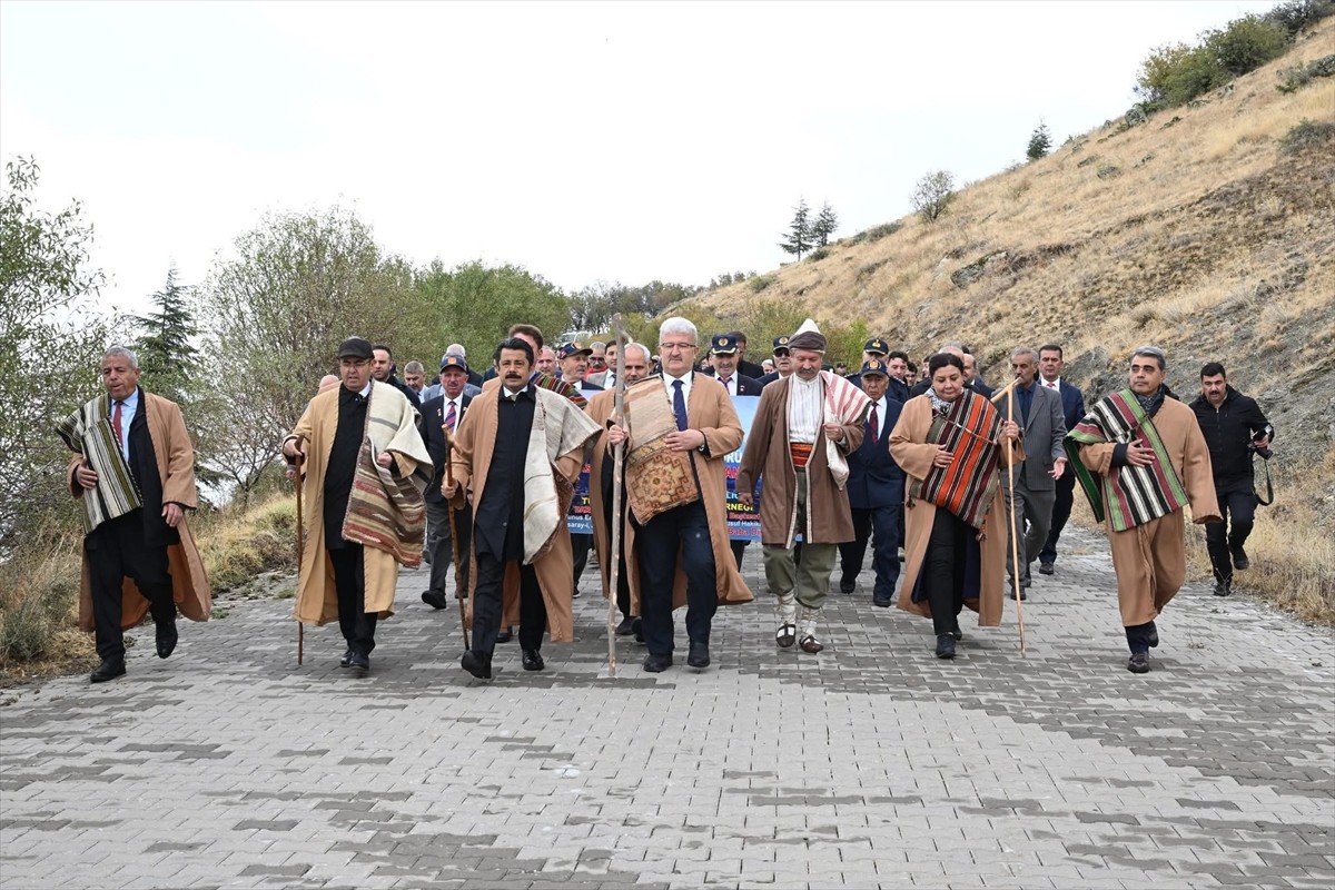 Büyük Türk düşünürü, tasavvuf ve halk şairi Yunus Emre, Kırşehir ve Aksaray il sınırlarının...