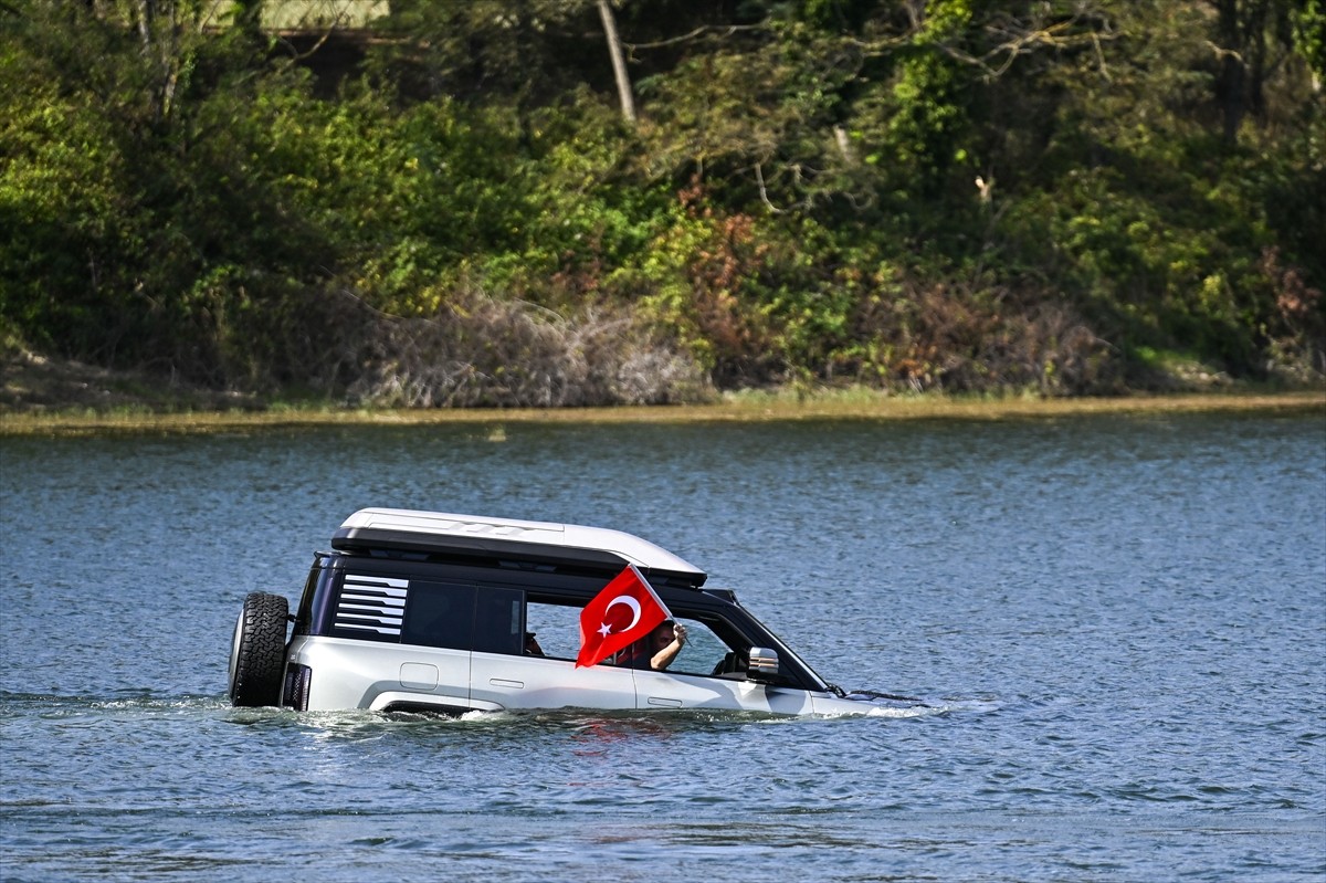 BYD Türkiye, Kemerburgaz'da inşa ettiği özel alanda "Havada, Karada, Suda" temasıyla düzenlediği...
