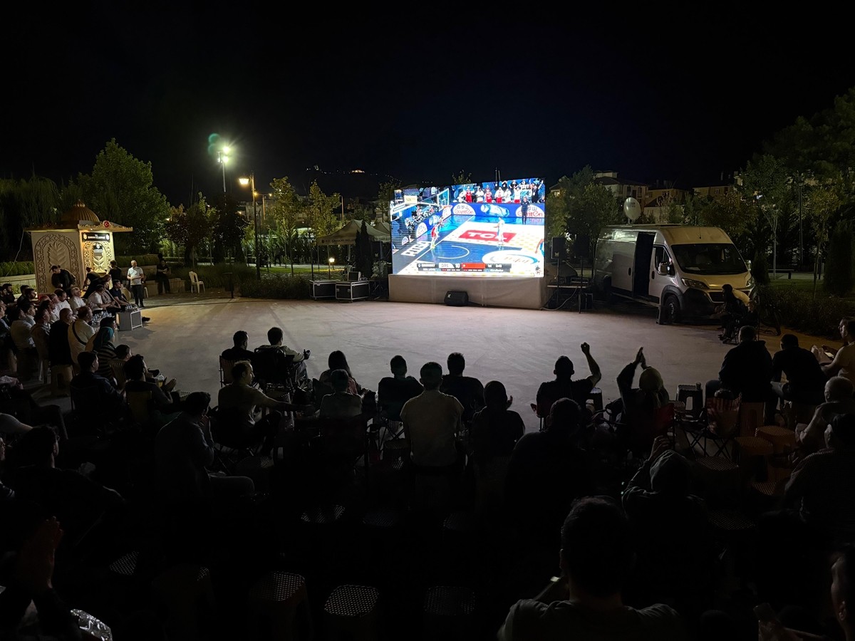 Çankırı'da vatandaşlar, A Milli Basketbol Takımı'nın 2025 Avrupa Basketbol Şampiyonası (EuroBasket...