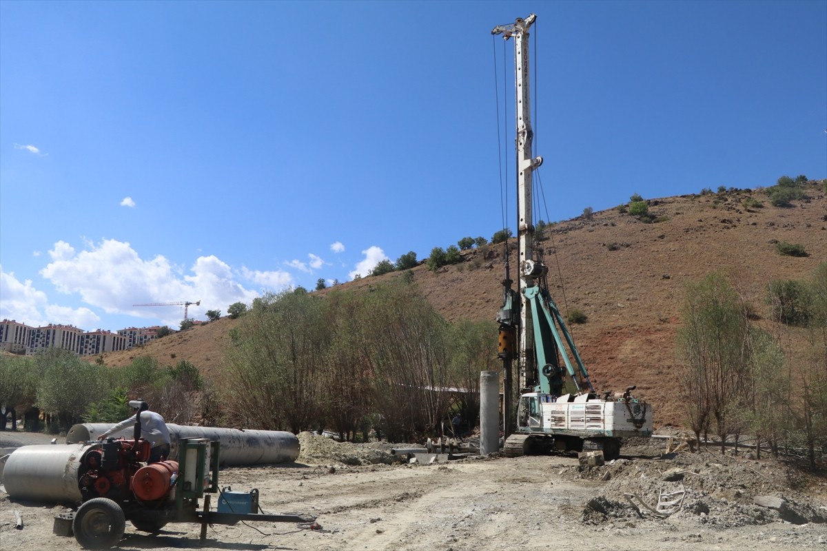 Çankırı'nın Şabanözü ilçesinde oluşturulacak yer altı barajı ile ilçenin su sorununun önüne...