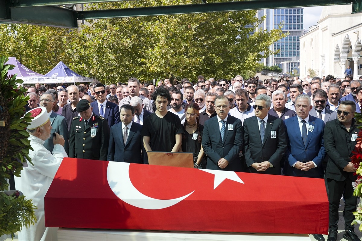 Çekmeköy'de restoranda yemek yediği sırada bir kişi tarafından bıçaklanması sonucu yaşamını...