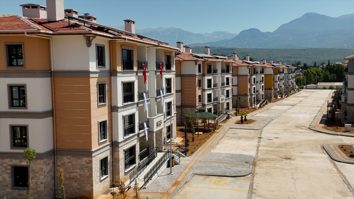 Çevre, Şehircilik ve İklim Değişikliği Bakanı Murat Kurum, 500 Bin Sosyal Konut Projesi için Toplu...