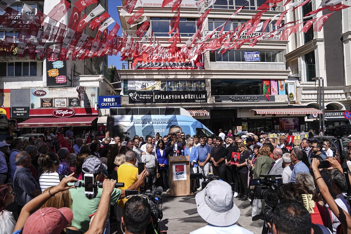 CHP'nin 102. kuruluş yıl dönümü kapsamında partinin Ankara İl Başkanlığı önünde basın açıklaması...