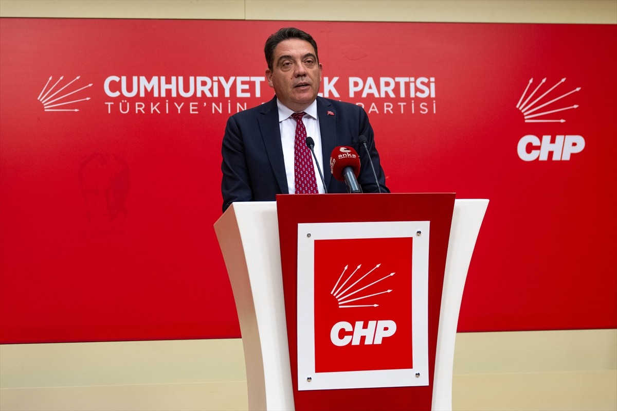 CHP Genel Başkan Yardımcısı Yankı Bağcıoğlu, partisinin genel merkezinde basın toplantısı...
