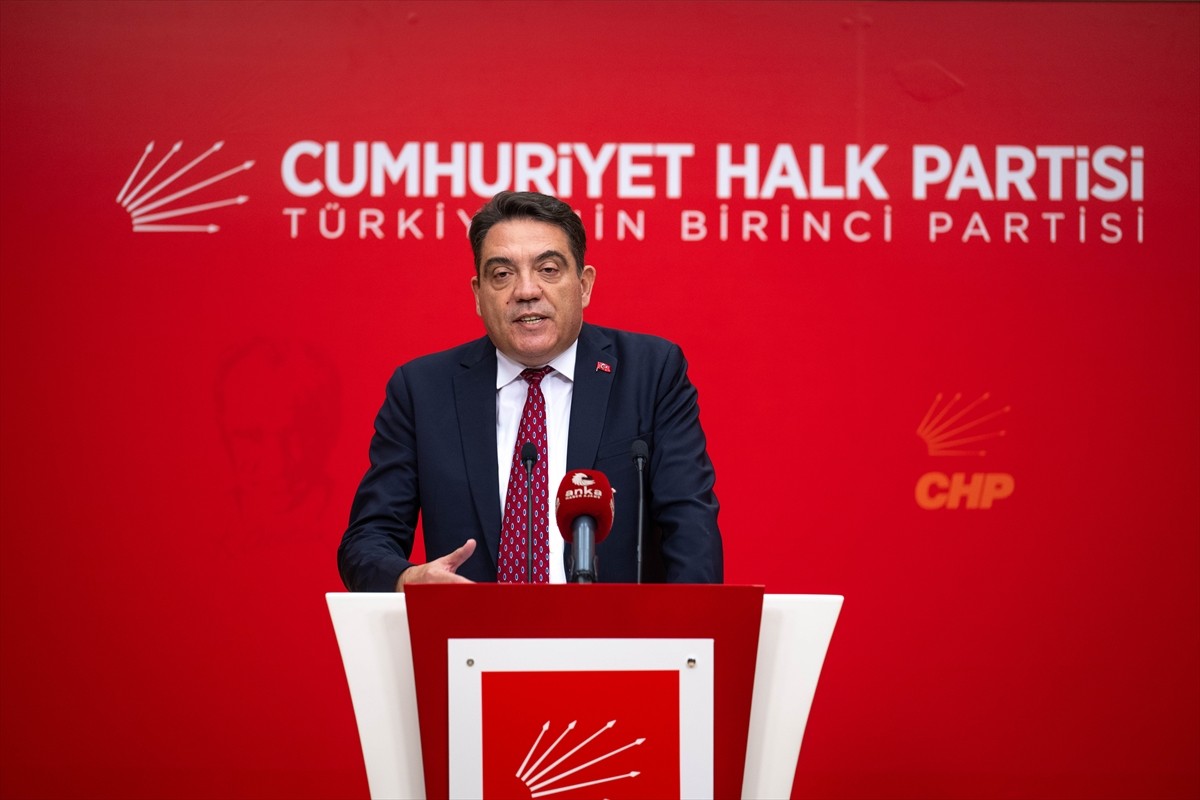CHP Genel Başkan Yardımcısı Yankı Bağcıoğlu, partisinin genel merkezinde basın toplantısı...