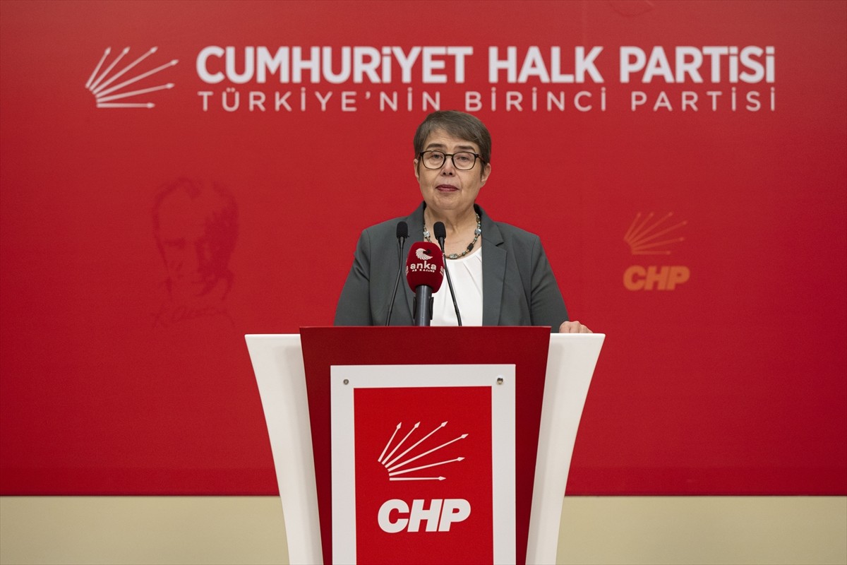 CHP Genel Başkan Yardımcısı Zeliha Aksaz Şahbaz, parti genel merkezinde basın toplantısı...