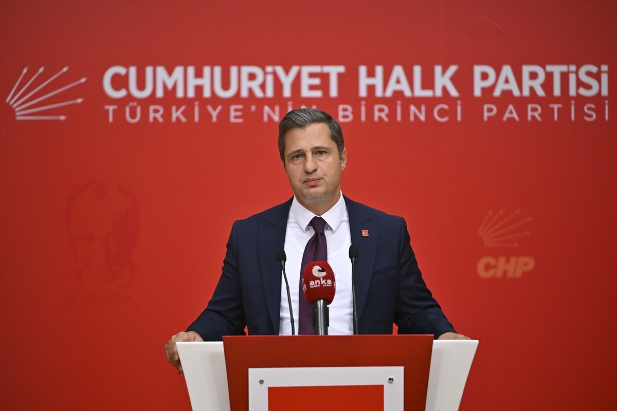 CHP Sözcüsü Deniz Yücel, parti genel merkezinde düzenlediği basın toplantısında Merkez Yönetim...