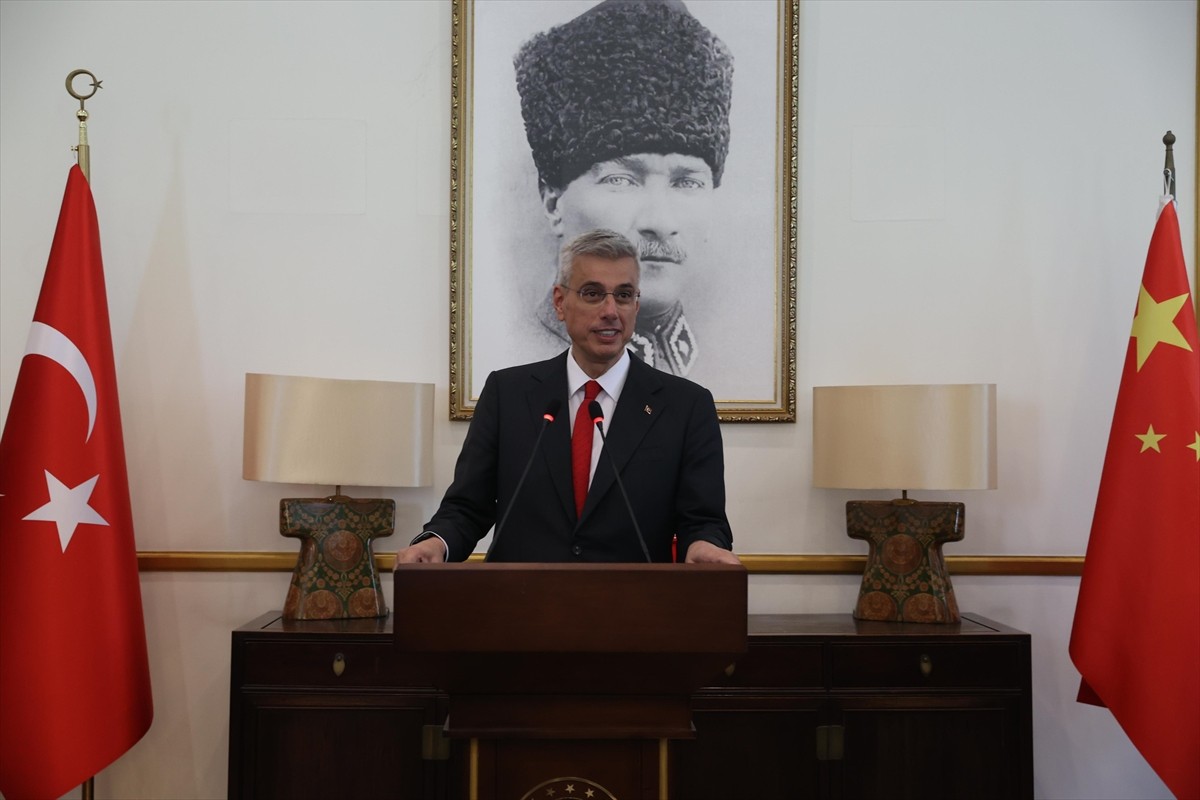Çin Halk Cumhuriyeti ziyareti kapsamında dün Şanghay'da bulunan Sağlık Bakanı Kemal Memişoğlu...