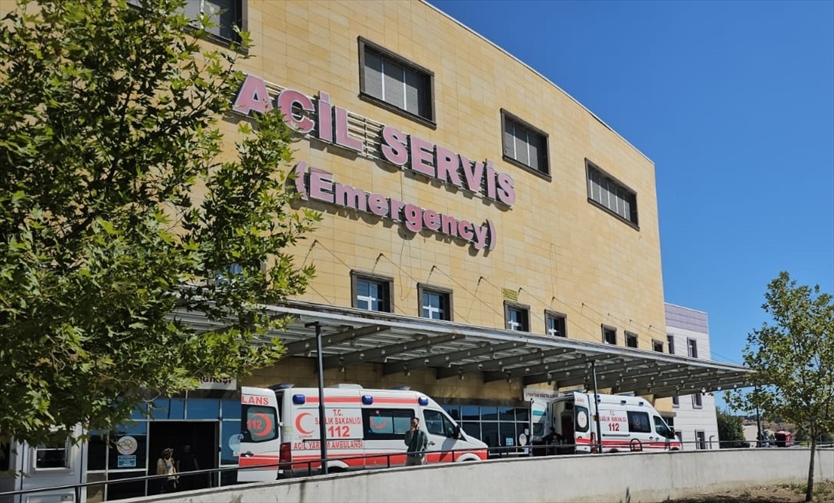 Çorum'da şeker fabrikasında çalışan 9 işçi, karbonmonoksit zehirlenmesi şüphesiyle hastaneye...