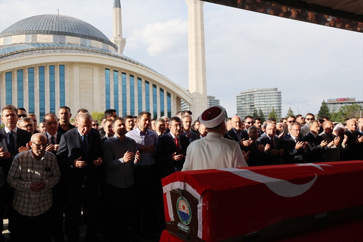 Cumhurbaşkanı Recep Tayyip Erdoğan, Başdanışmanı Hamdi Kılıç için Ahmet Hamdi Akseki Camisi'nde...