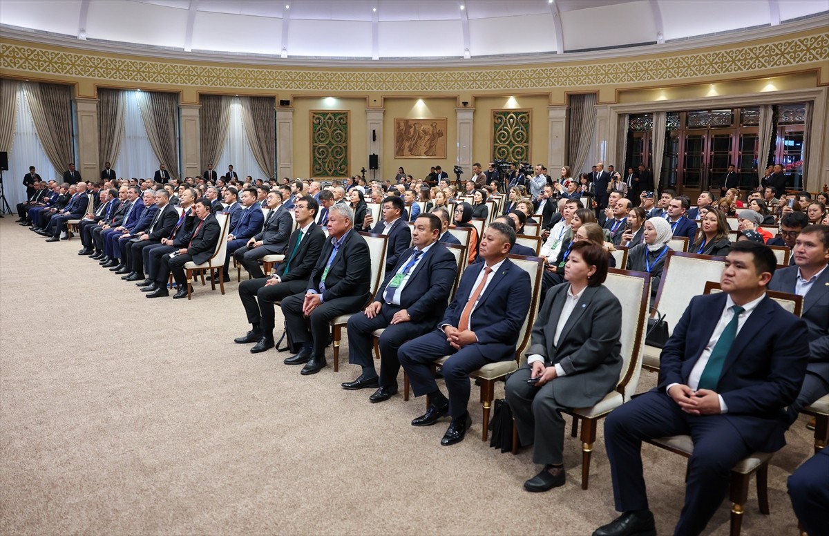 Cumhurbaşkanı Yardımcısı Cevdet Yılmaz (ortada),  Kırgızistan ziyareti kapsamında, Kırgızistan...