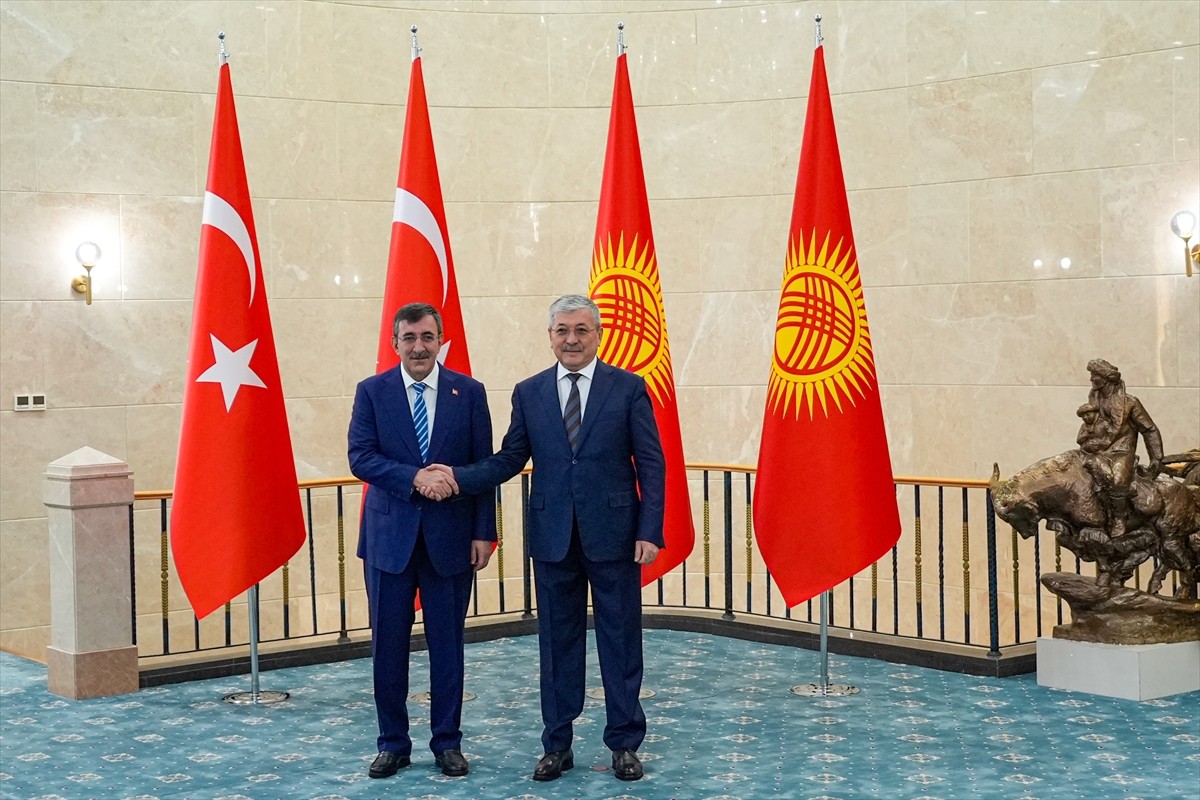 Cumhurbaşkanı Yardımcısı Cevdet Yılmaz ve Kırgızistan Bakanlar Kurulu Başkanı Adılbek Kasımaliyev...