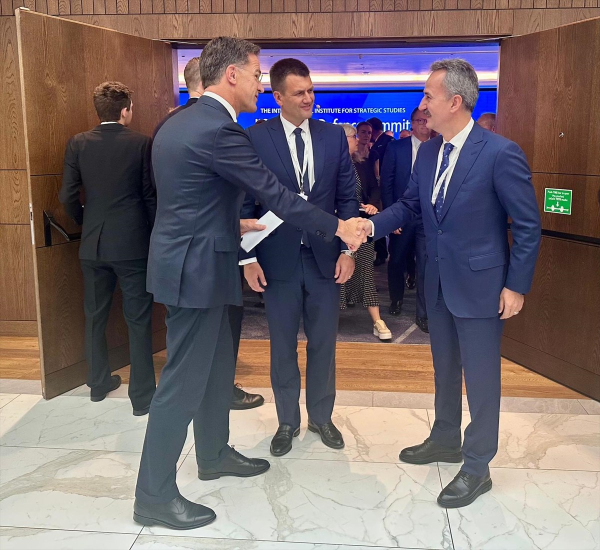 Cumhurbaşkanlığı Savunma Sanayii Başkanı Haluk Görgün (sağda), Çekya'nın başkenti Prag'da...