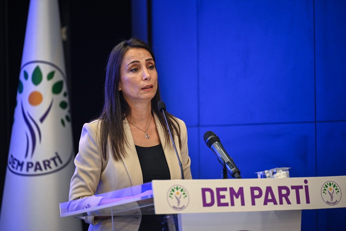  DEM Parti Eş Genel Başkanı Tülay Hatimoğulları, parti genel merkezinde, İl Eş Başkanları...