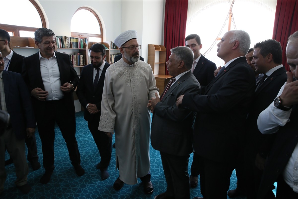 Diyanet İşleri Başkanı Ali Erbaş (sağ 4), Gaziantep'in Oğuzeli ilçesindeki Hafız Hüseyin Emre...