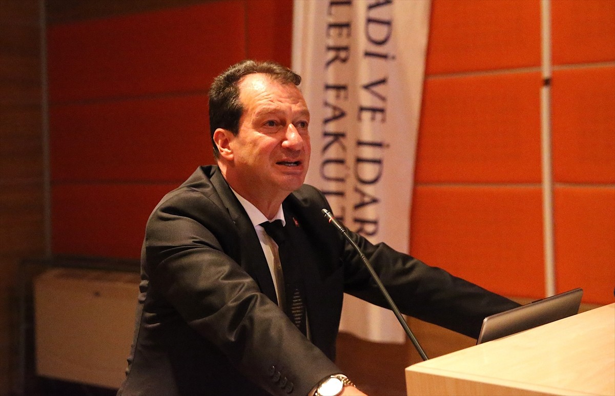 Diyarbakır'da Dicle Üniversitesinde (DÜ) 2025-2026 akademik yılında ilk dersin teması İsrail'in...