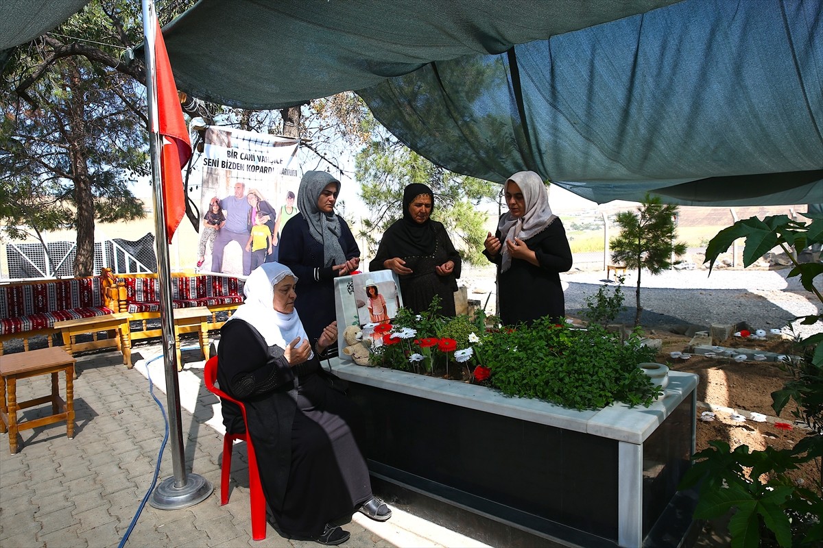 Diyarbakır'da geçen yıl öldürülen 8 yaşındaki Narin Güran'ın cansız bedeninin bulunmasının...