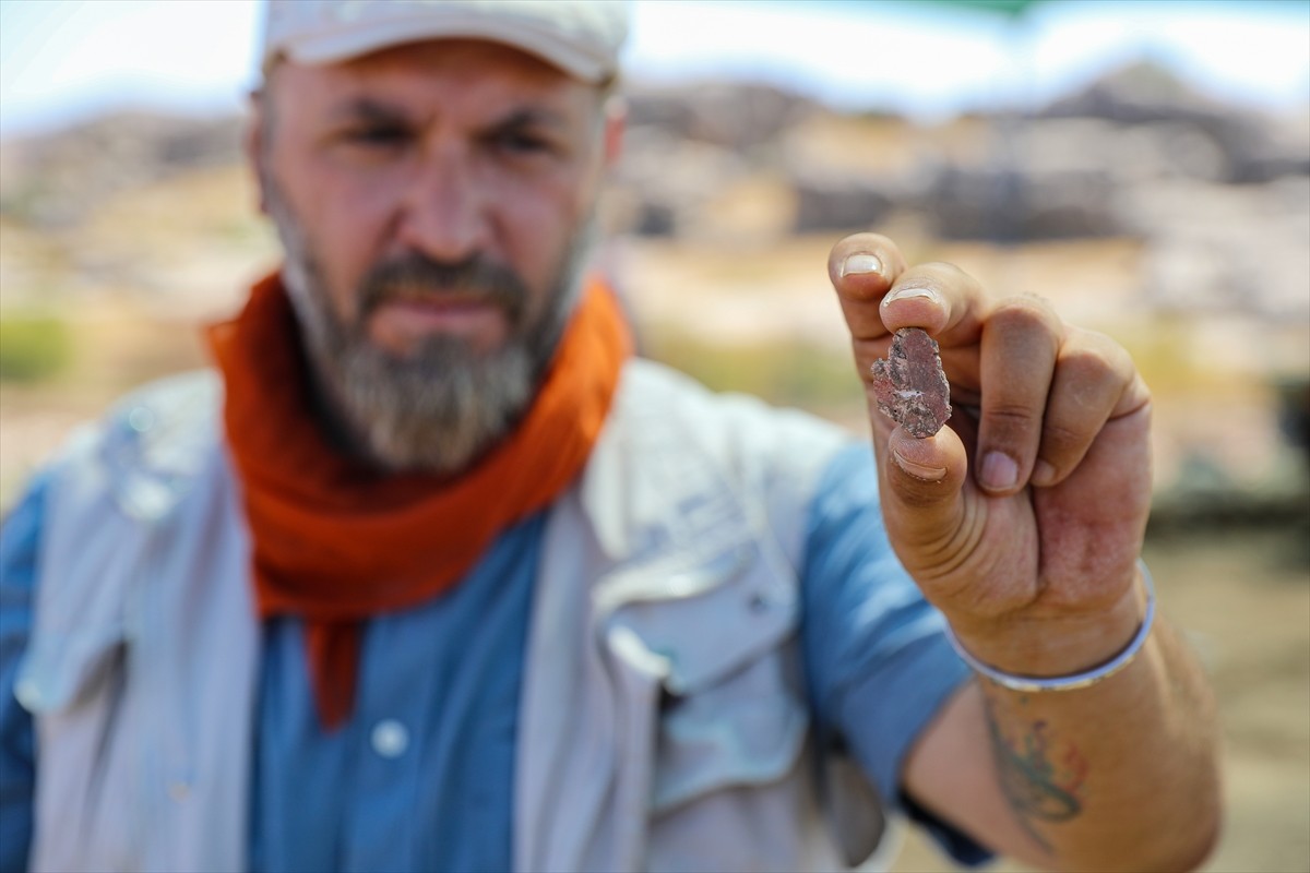 Diyarbakır'ın Ergani ilçesindeki 12 bin yıllık Çayönü Tepesi'nin doğusunda yürütülen arkeolojik...