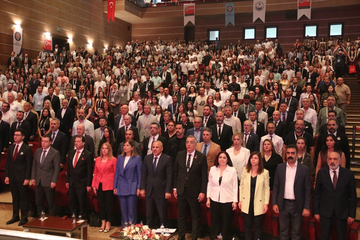 Diyarbakır’da Türk Dişhekimleri Birliği (TDB) tarafından düzenlenen "28. Uluslararası Diş...