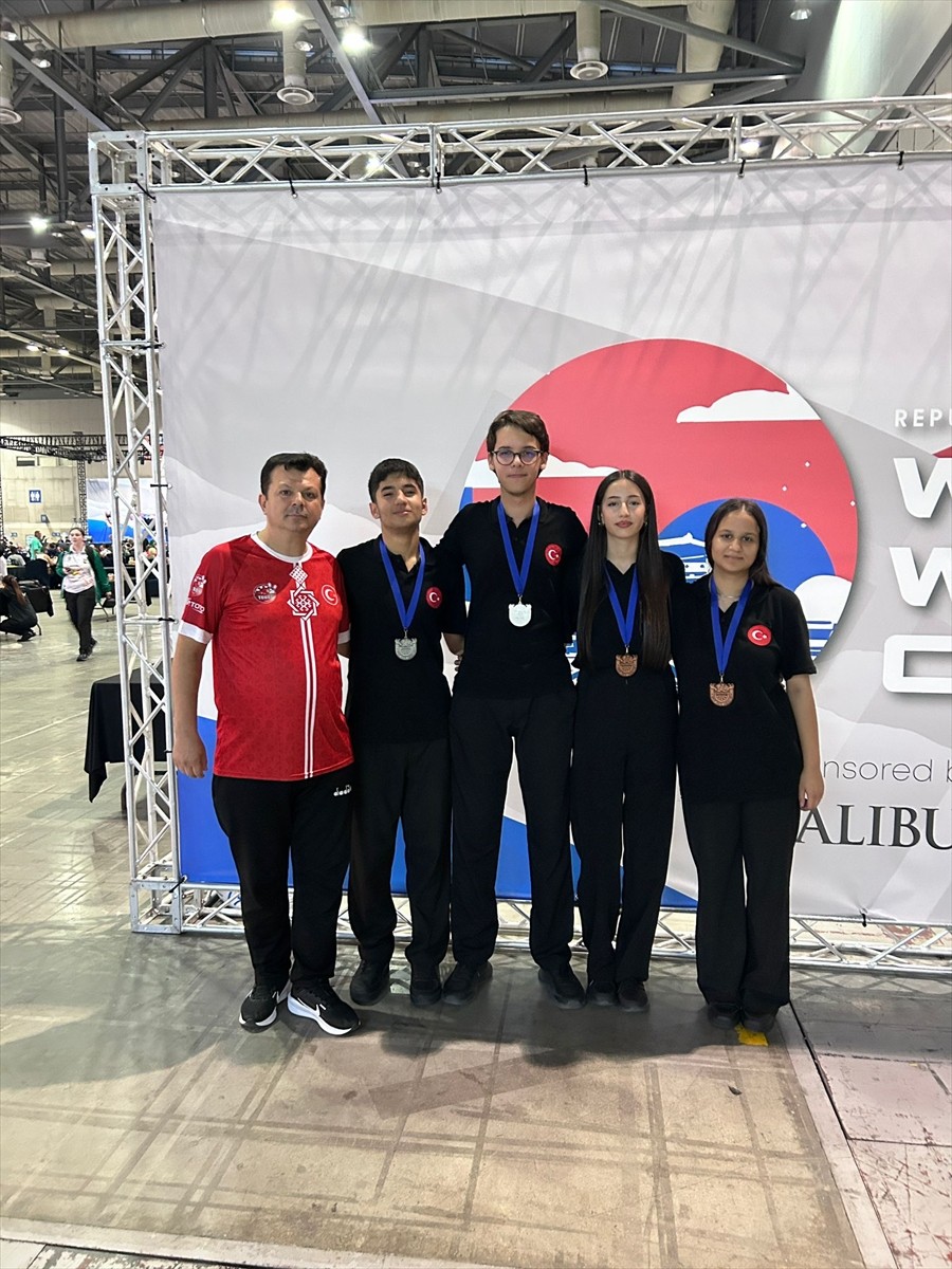 Dünya Dart Şampiyonası'nda mücadele eden genç milli takım sporcuları 4 madalya kazanırken genel...