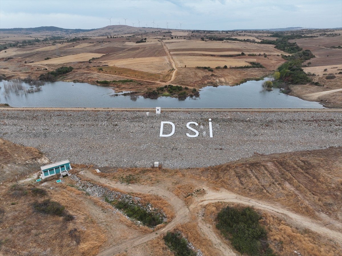 Edirne'deki Lalapaşa ve Büyüköğünlü (fotoğrafta) göletlerinin su seviyesi, kuraklık ve sıcaklara...
