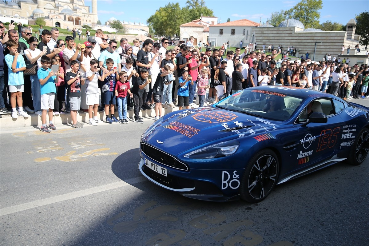 Edirne Selimiye Meydanı’nda, dünyanın en prestijli otomobil rallilerinden biri olan Gumball 3000...