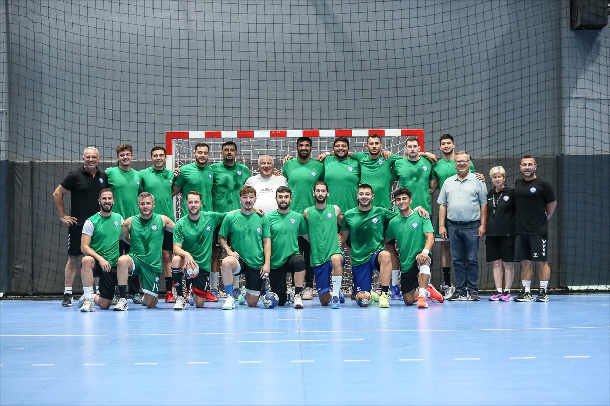 Erkekler hentbolda Süper Kupa'yı kazandıktan sonra lige de 2 galibiyetle başlayan Nilüfer...