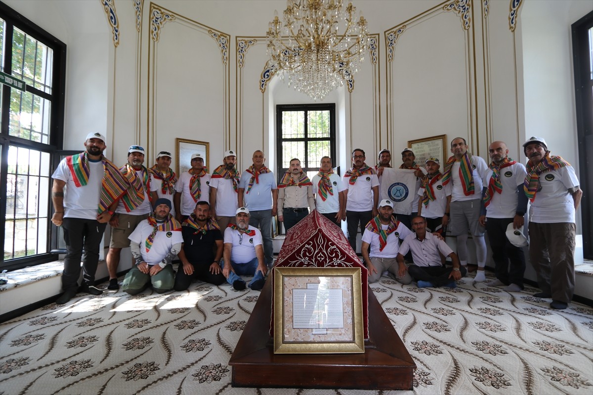 Ertuğrul Ocağı Derneği üyeleri, Kayı Boyu'nun tarihi göç yolculuğunu yeniden canlandırmak amacıyla...
