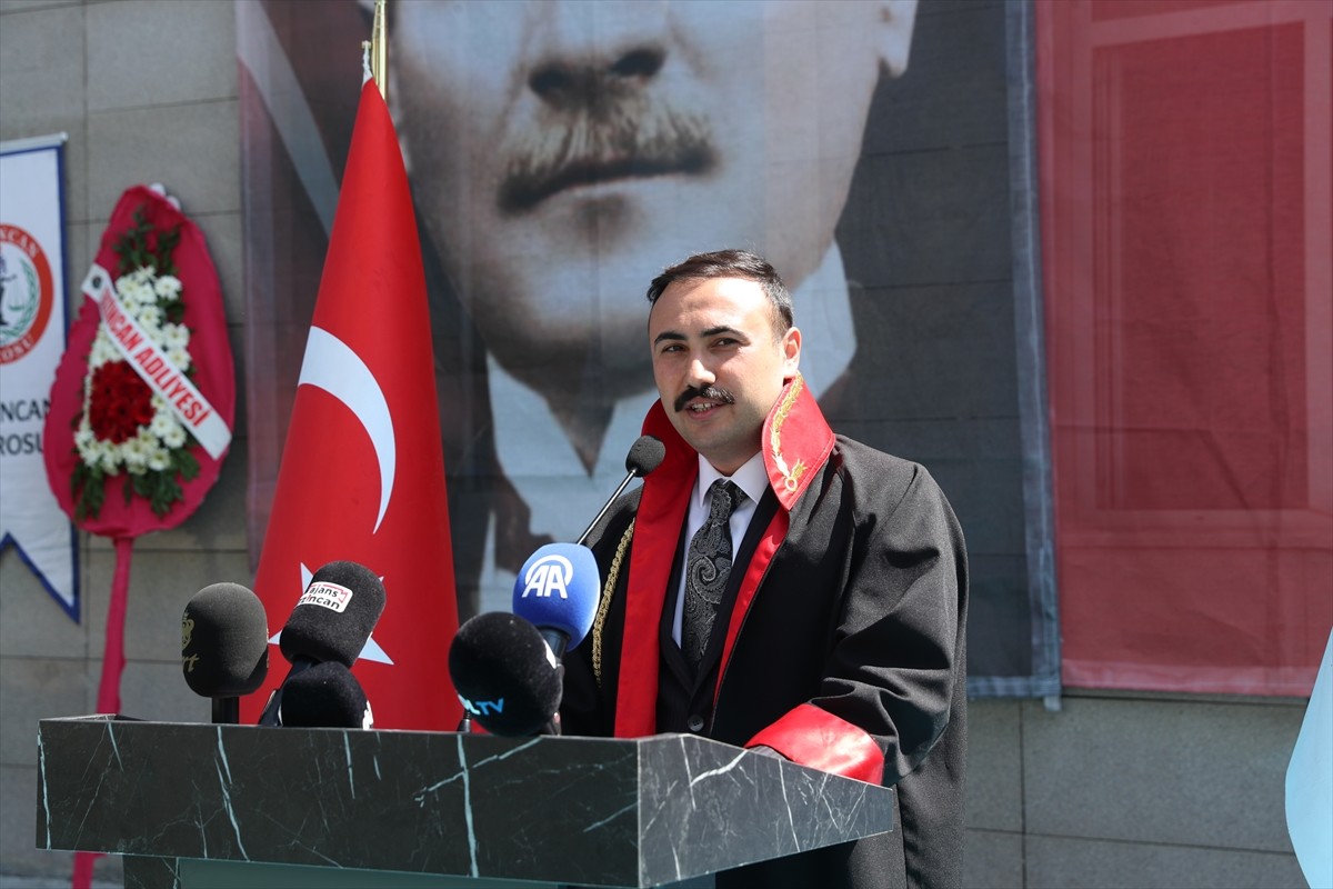 Erzincan Cumhuriyet Başsavcısı Mustafa Değerli, Erzincan Adliye Sarayı bahçesinde düzenlenen Adli...