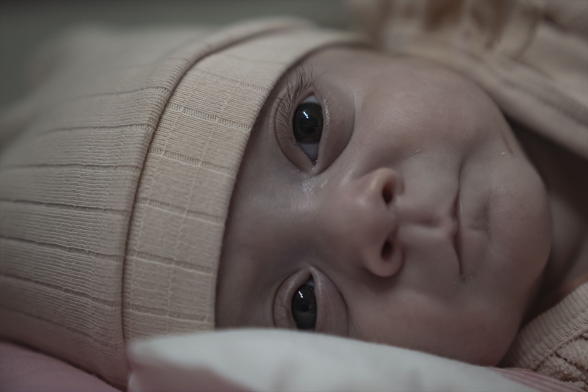 Erzurum'da 25 ve 26 haftalık biri 690, diğeri 780 gram doğan prematüre bebekler, organları...