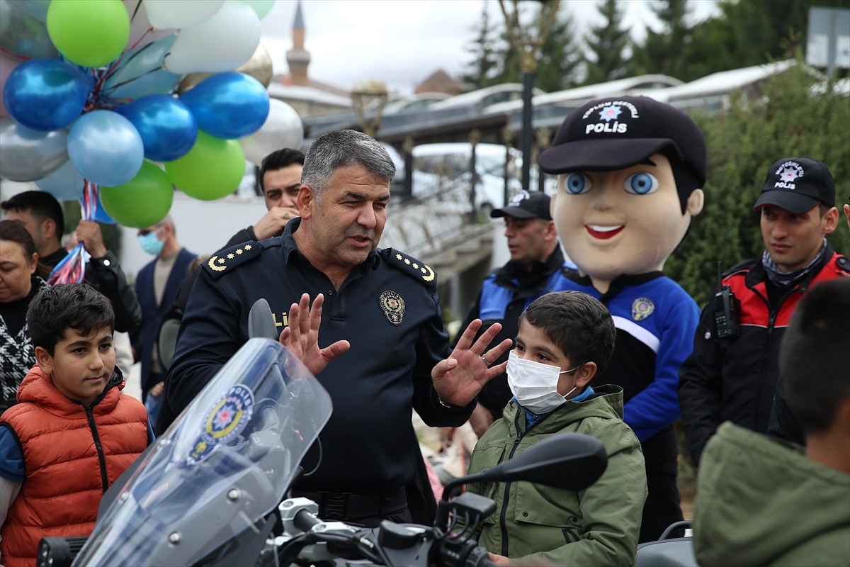 Erzurum'da lösemi teşhisi konulmasının ardından ilik nakli yapılan 7 yaşındaki Sıraç...