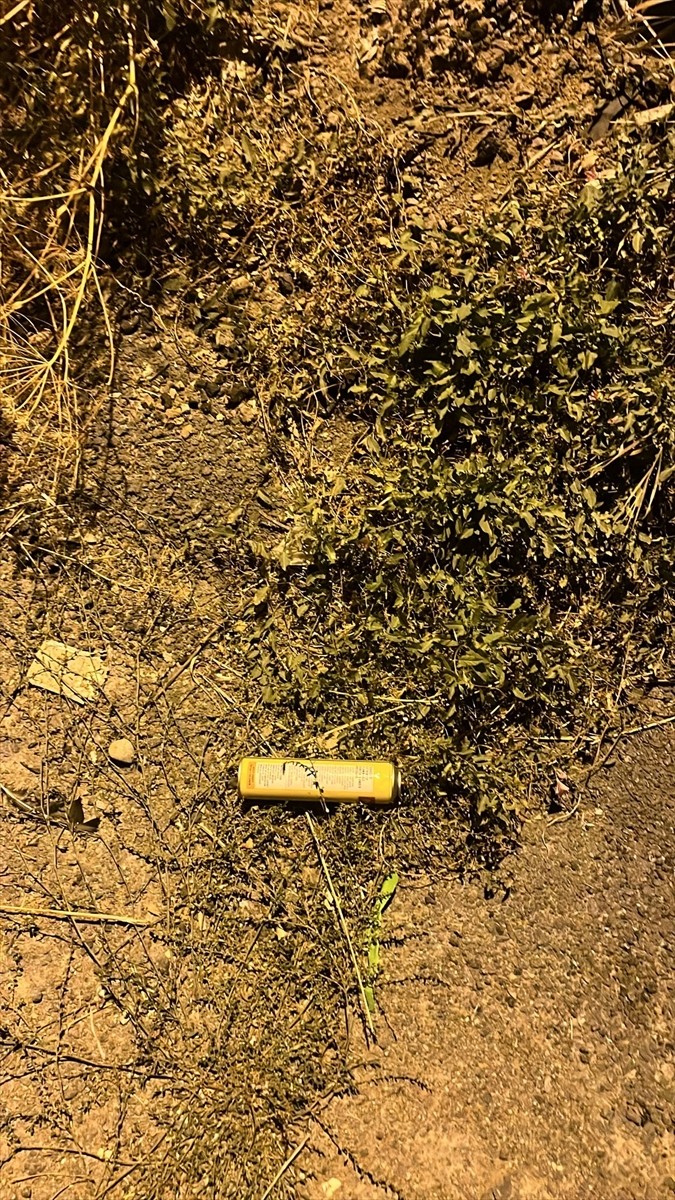 Erzurum'da otomobilin içeresindeki çakmak tüpünün patlaması sonucu 2 kişi yaralandı.