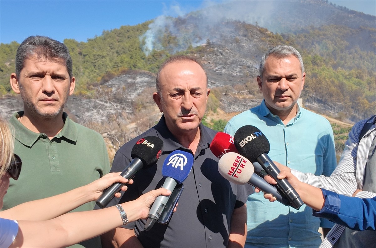 Eski Dışişleri Bakanı ve AK Parti Antalya Milletvekili Mevlüt Çavuşoğlu, Alanya ilçesi Aliefendi...