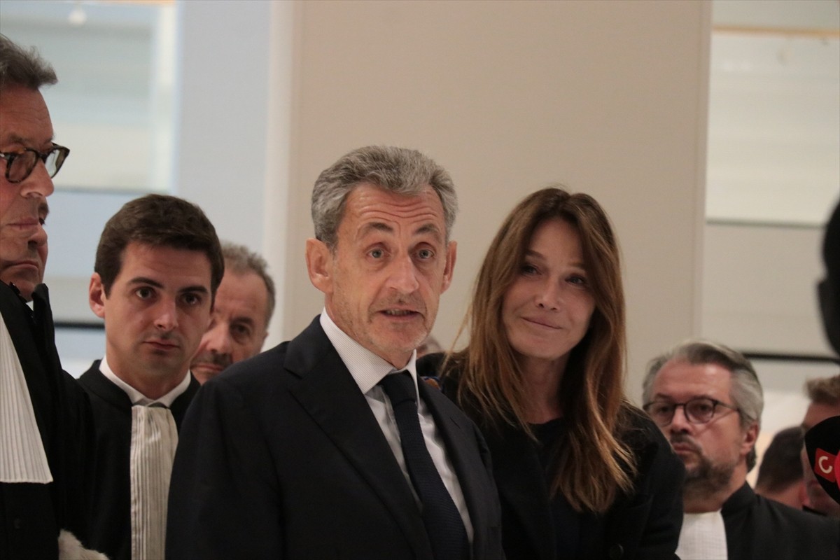 Eski Fransa Cumhurbaşkanı Nicolas Sarkozy, 2007'de cumhurbaşkanı seçim kampanyasını yürütmek için...