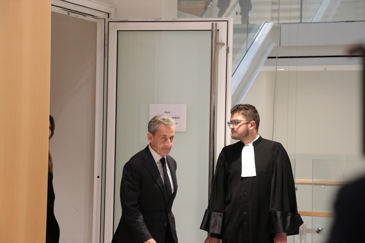 Eski Fransa Cumhurbaşkanı Nicolas Sarkozy, 2007'de cumhurbaşkanı seçim kampanyasını yürütmek için...