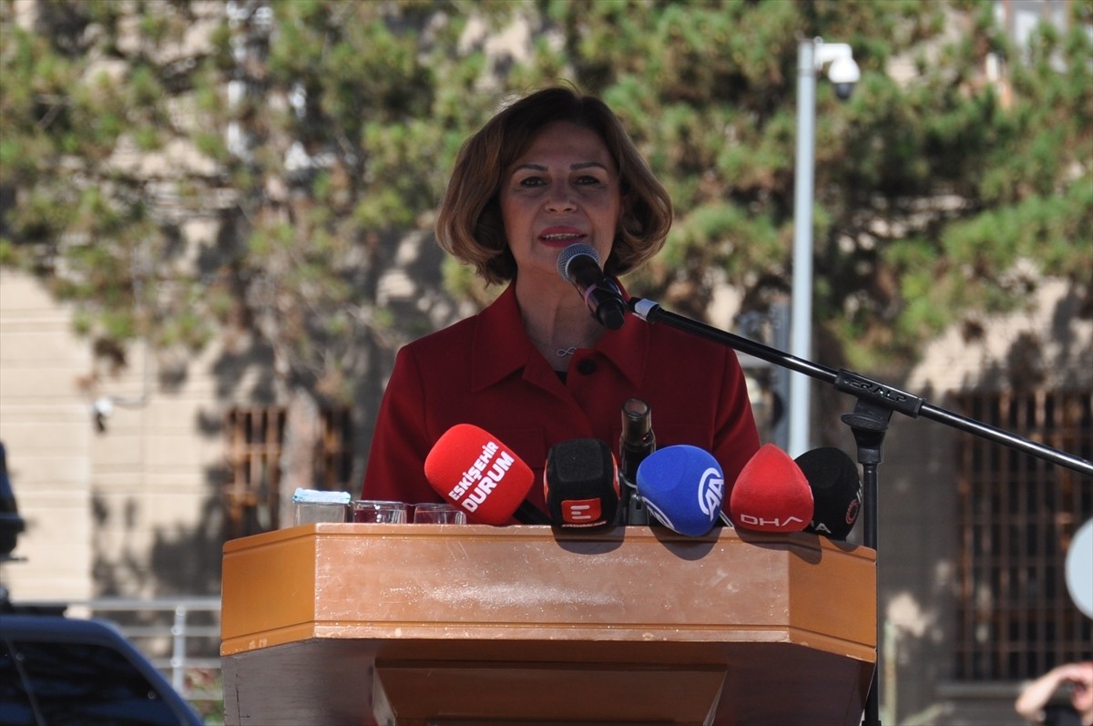 Eskişehir'in düşman işgalinden kurtuluşunun 103. yıl dönümü dolayısıyla Vilayet Meydanı'nda tören...