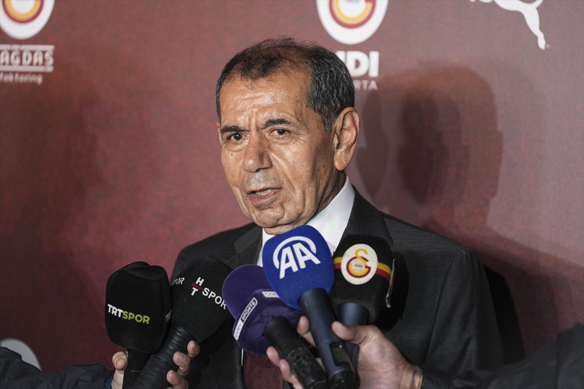 Galatasaray Kulübü Başkanı Dursun Özbek, Galatasaray Adası'nda düzenlenen erkek ve kadınlarda...