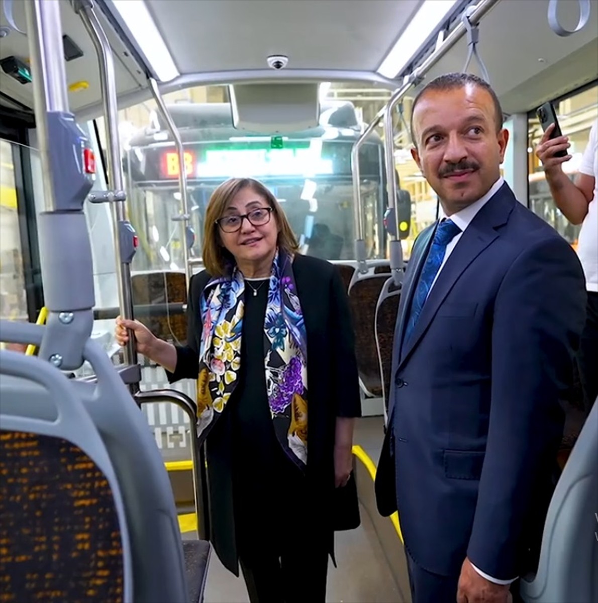 Gaziantep Büyükşehir Belediyesi, toplu ulaşımda kullanılmak üzere 18 metre uzunluğunda, 100 kişi...