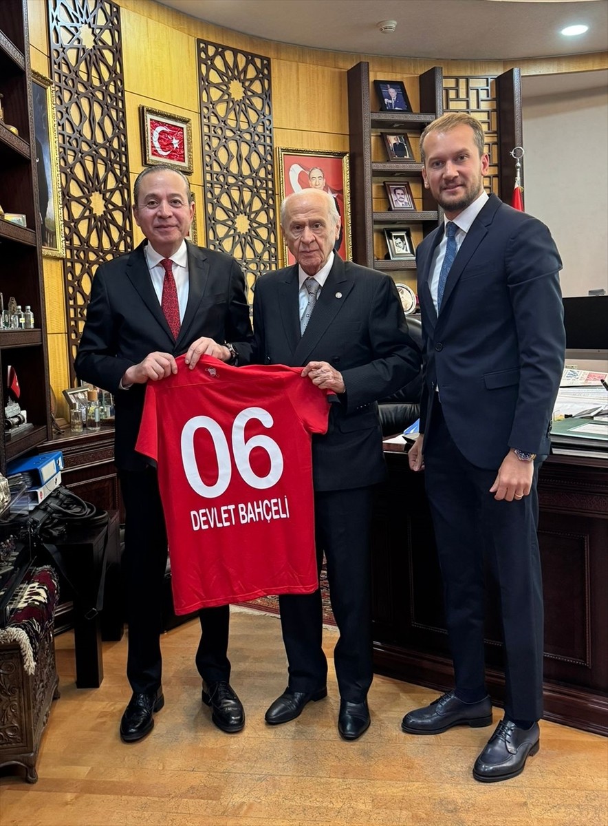 Gençlerbirliği Kulübü Başkanı Osman Sungur (solda) ve Basın Sözcüsü Aykut Çakmaklı (sağda), MHP...