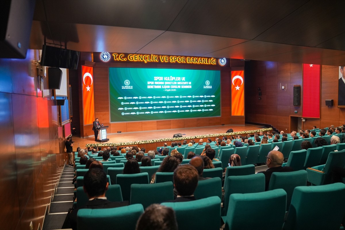 Gençlik ve Spor Bakanlığı'nın Ankara'da bakanlık merkez binada organize ettiği "Spor Kulüpler ve...