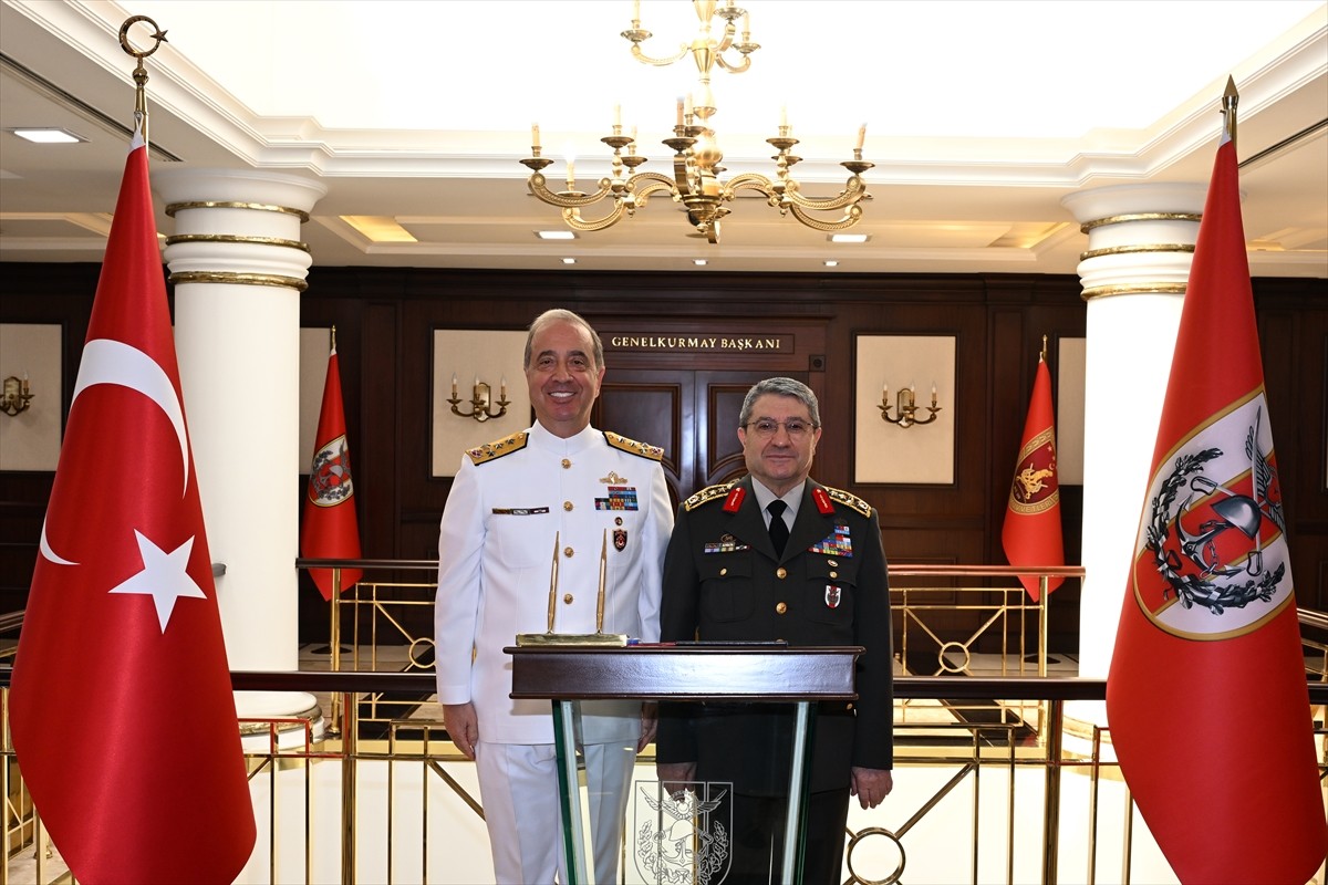 Genelkurmay Başkanı Orgeneral Selçuk Bayraktaroğlu, Deniz Kuvvetleri Komutanı Oramiral Ercüment...