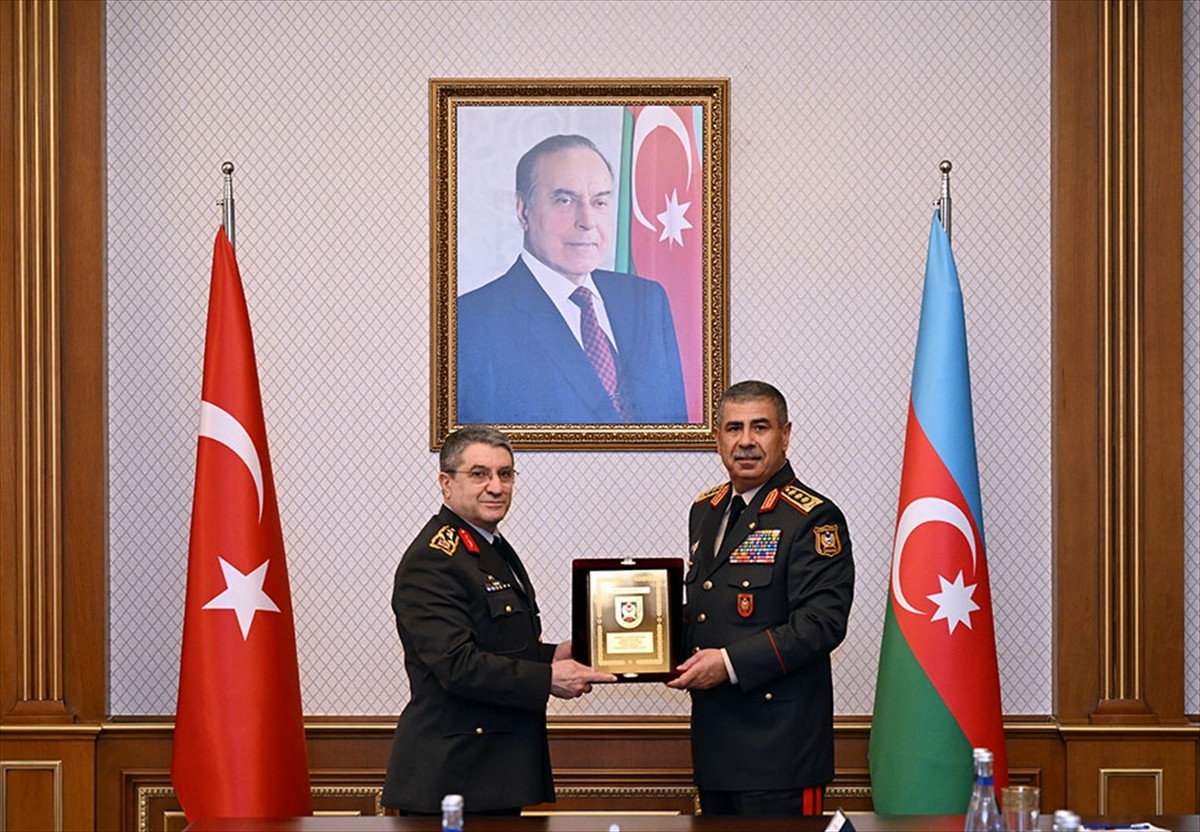 Genelkurmay Başkanı Orgeneral Selçuk Bayraktaroğlu (solda), resmi temaslarda bulunmak üzere...