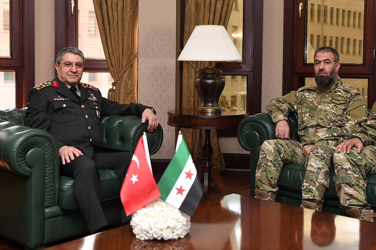 Genelkurmay Başkanı Orgeneral Selçuk Bayraktaroğlu (solda), Suriye Arap Cumhuriyeti Hava...