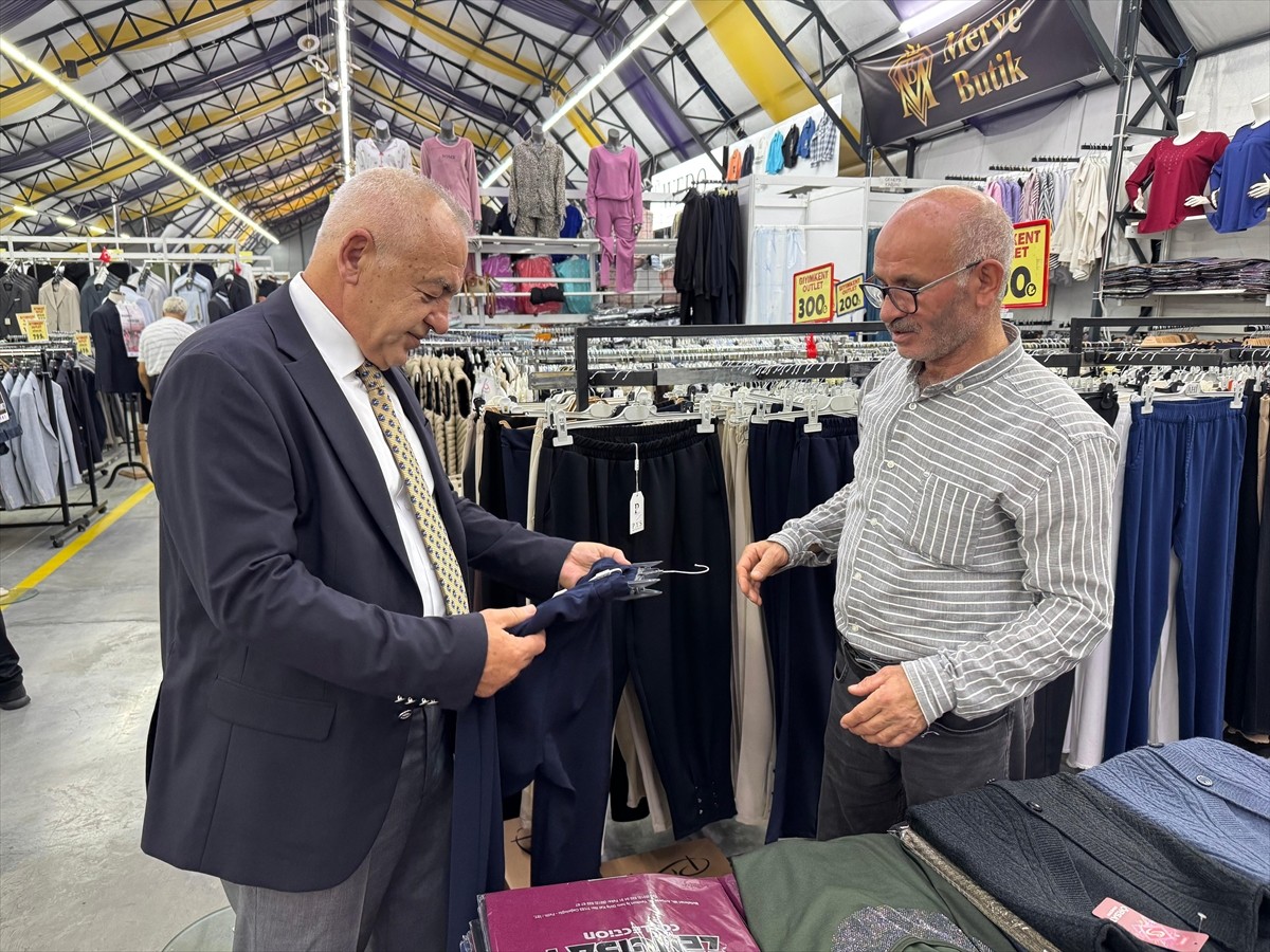 Giyimkent'te faaliyet gösteren yaklaşık 3 bin esnaf, Esenler Kaymakamlığı, Esenler Belediyesi ile...