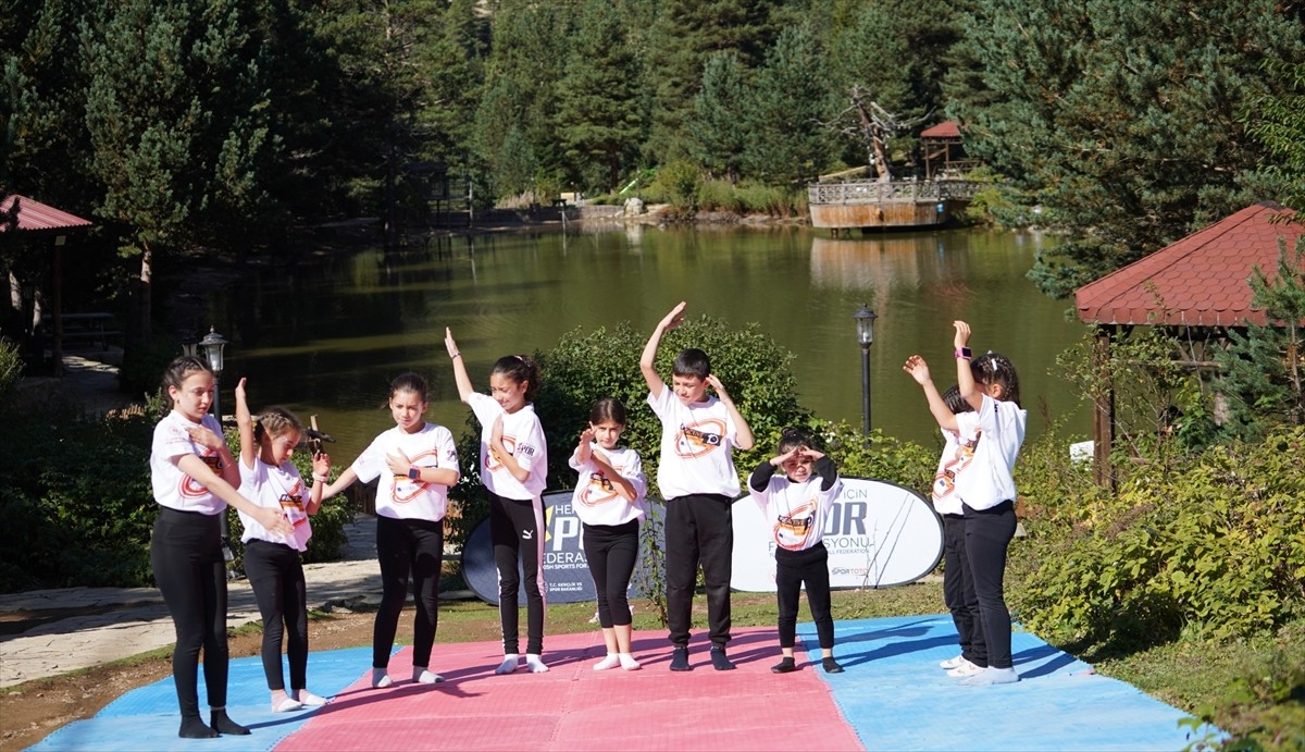 Gümüşhane'nin Torul ilçesindeki Limni Gölü Tabiat Parkı'nda, "Avrupa Spor Haftası" kapsamında...