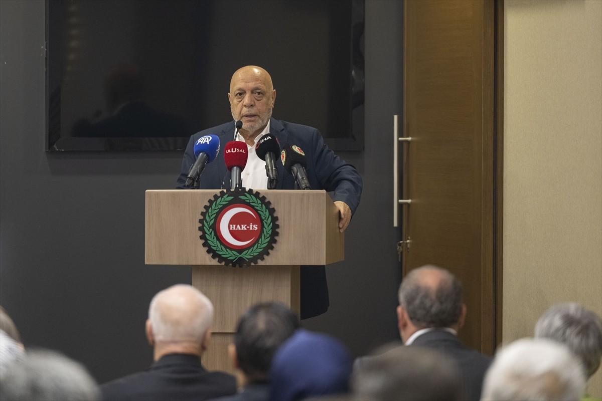  HAK-İŞ Genel Başkanı Mahmut Arslan, Konfederasyonun genel merkezinde, 18 Eylül Uluslararası Eşit...