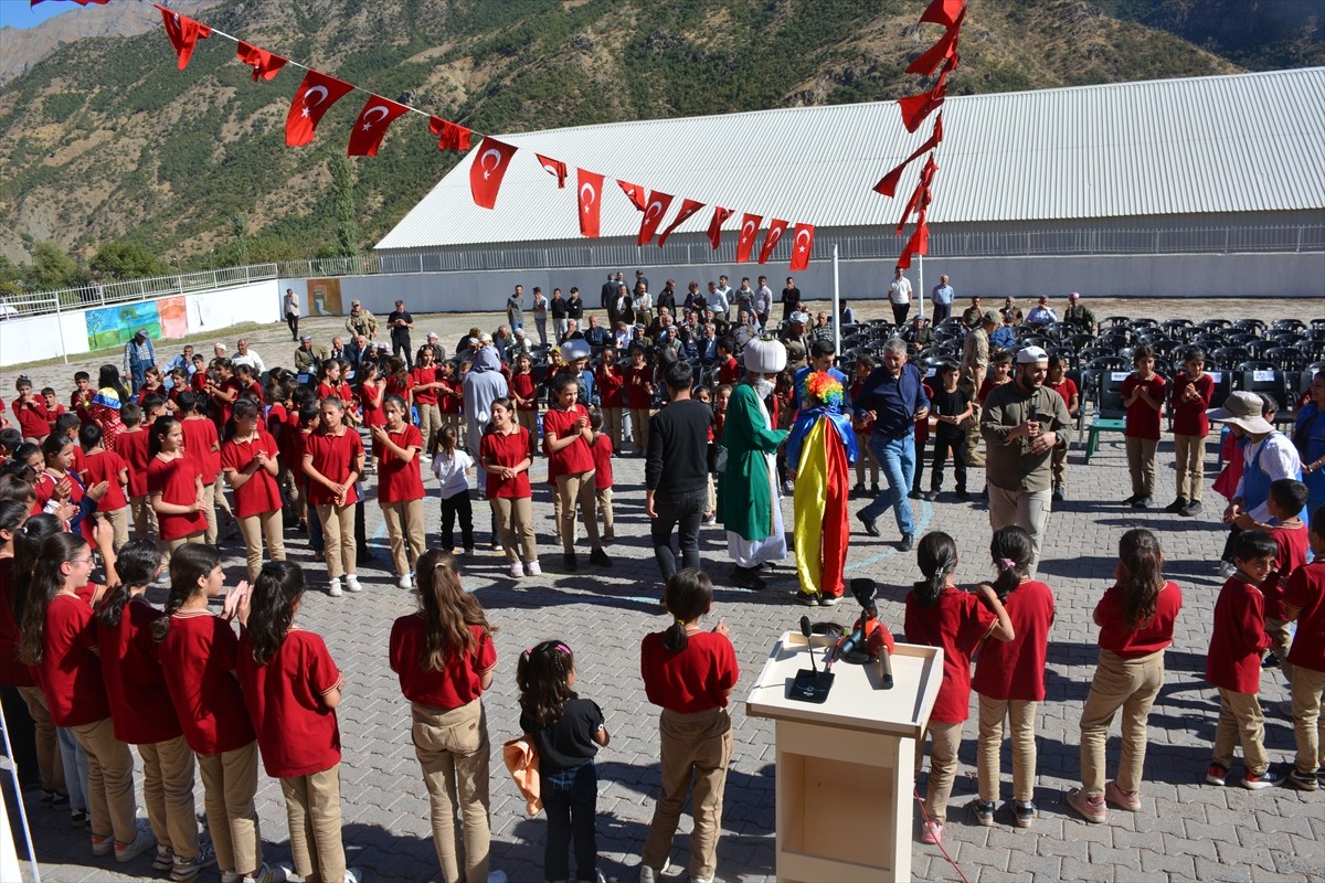 Hakkari'nin Şemdinli ilçesinde Müstakil Sanayici ve İşadamları Derneği (MÜSİAD) tarafından...
