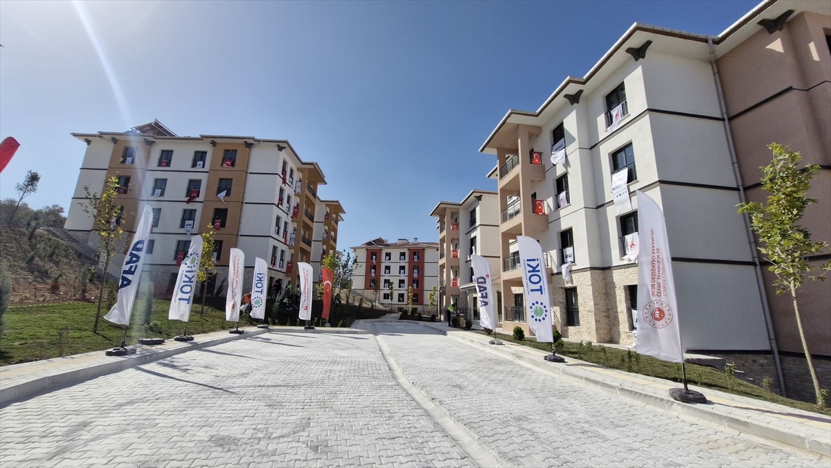  Hatay'da, 6 Şubat 2023'teki depremlerden etkilenen afetzedeler için yapılan 16 bin 993 deprem...