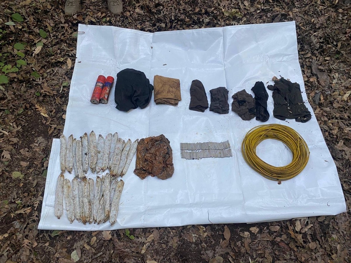 Hatay'ın Dörtyol ilçesi kırsalındaki mağarada terör örgütü PKK/KCK mensuplarına ait patlayıcı ve...