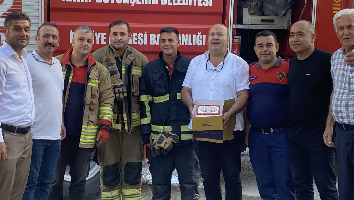 Hatay'ın İskenderun ilçesinde İtfaiye Haftası'nı kutlamak için sözde yangın ihbarında bulunan bazı...